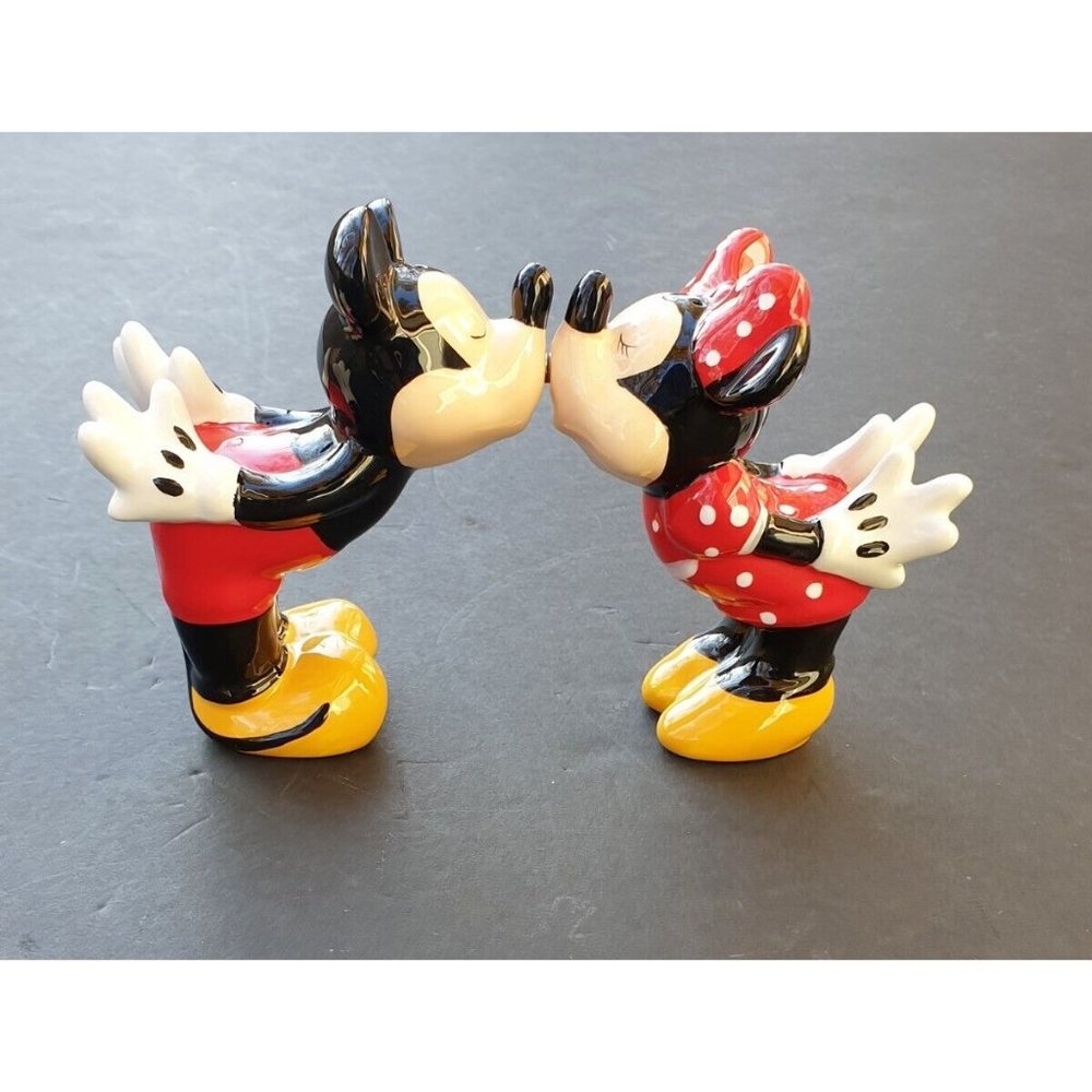 Disney Kissing Mickey & Minnie Salt and Pepper Shakers